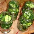 Зимний салат из огурцов и зелени